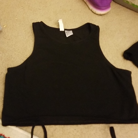 Basic black shirt bundle - Picture 2 of 4